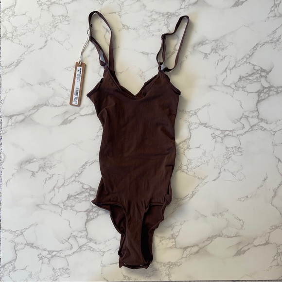 NWT SKIMS Everyday Sculpt Bodysuit in Cocoa Size X-Small - Picture 4 of 6